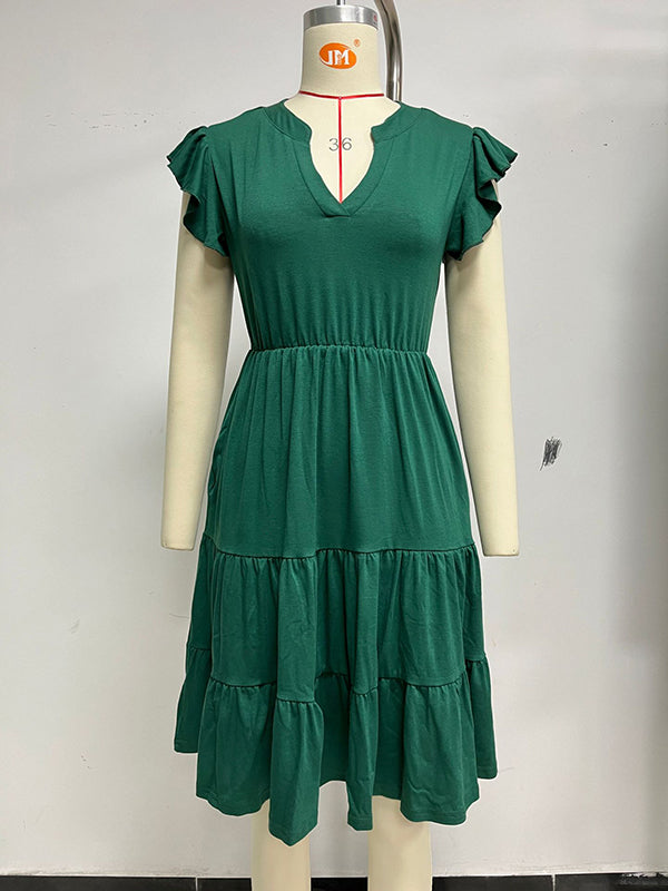 Robe mi-longue ample plissée à manches volantées, à poches, à empiècements, à col en V, couleur unie