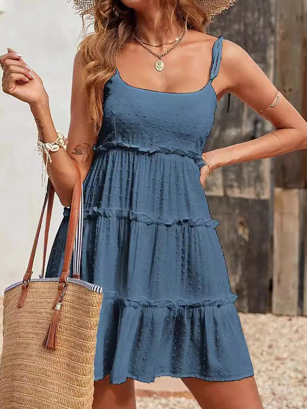 Robe courte ample superposée plissée coupe trapèze, en jacquard, à empiècements, à fines bretelles, couleur unie