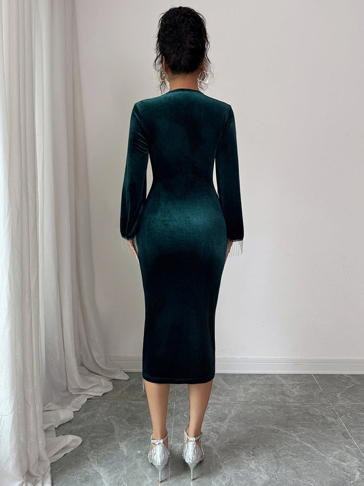 Robe mi-longue moulante asymétrique taille haute, à empiècements, à pompons, à col rond