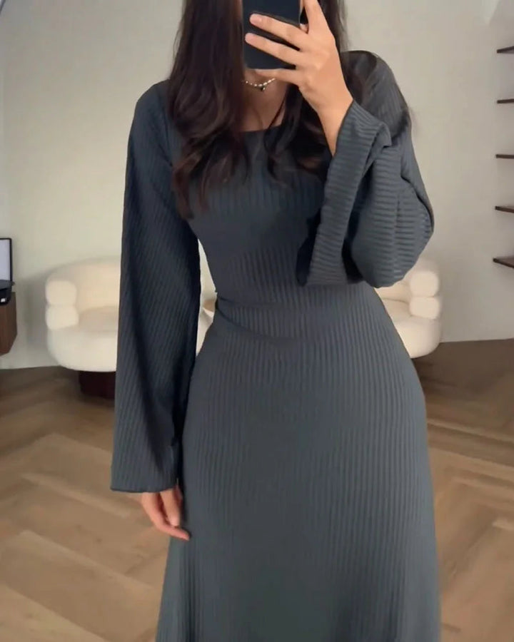 Bella 2.0 - Robe en tricot avec ceinture à la taille