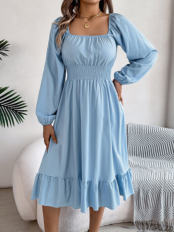 Robe mi-longue plissée volantée coupe trapèze, à taille élastique, à col carré, couleur unie
