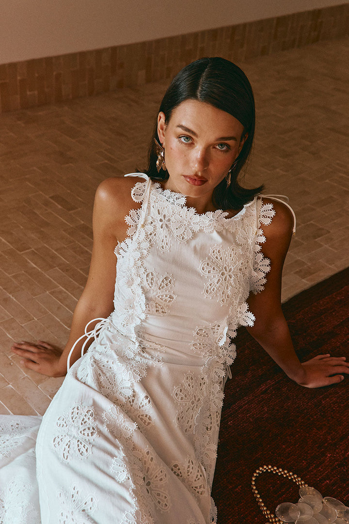 Elise | Robe midi sans manches brodée