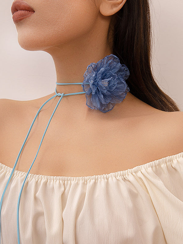 Collier délicat en forme de fleur, en gaze