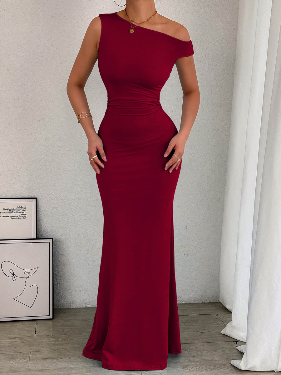 Robe longue moulante asymétrique plissée fendue sur le côté taille haute, asymétrique à une épaule, couleur unie