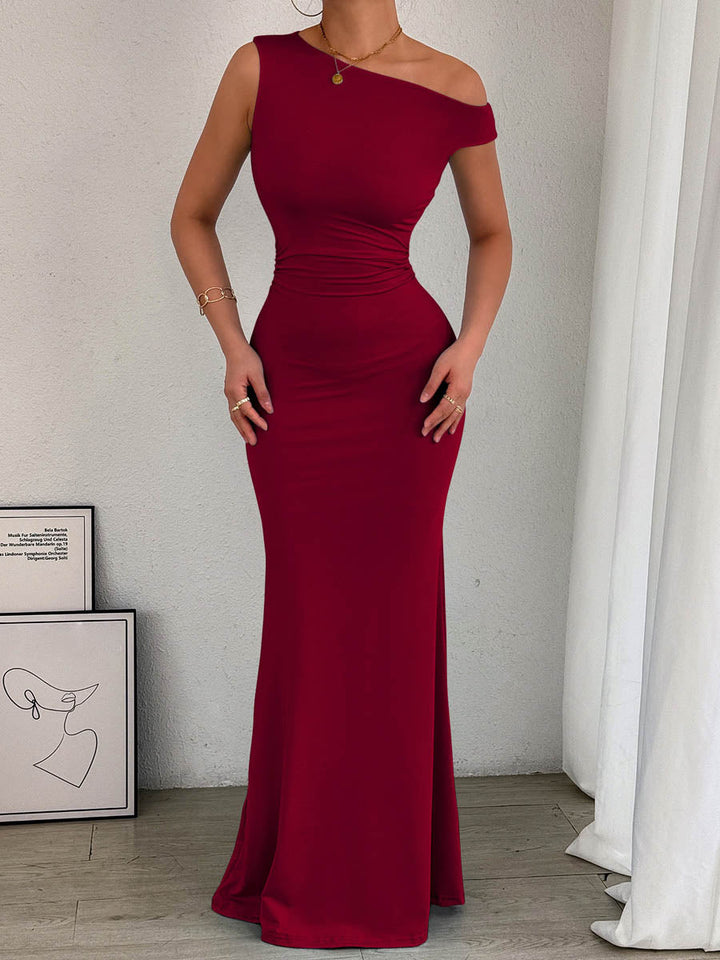 Robe longue moulante asymétrique plissée fendue sur le côté taille haute, asymétrique à une épaule, couleur unie