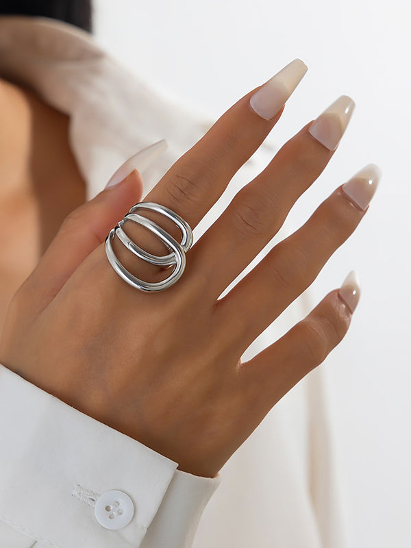 Bague géométrique brillante à coupe irrégulière