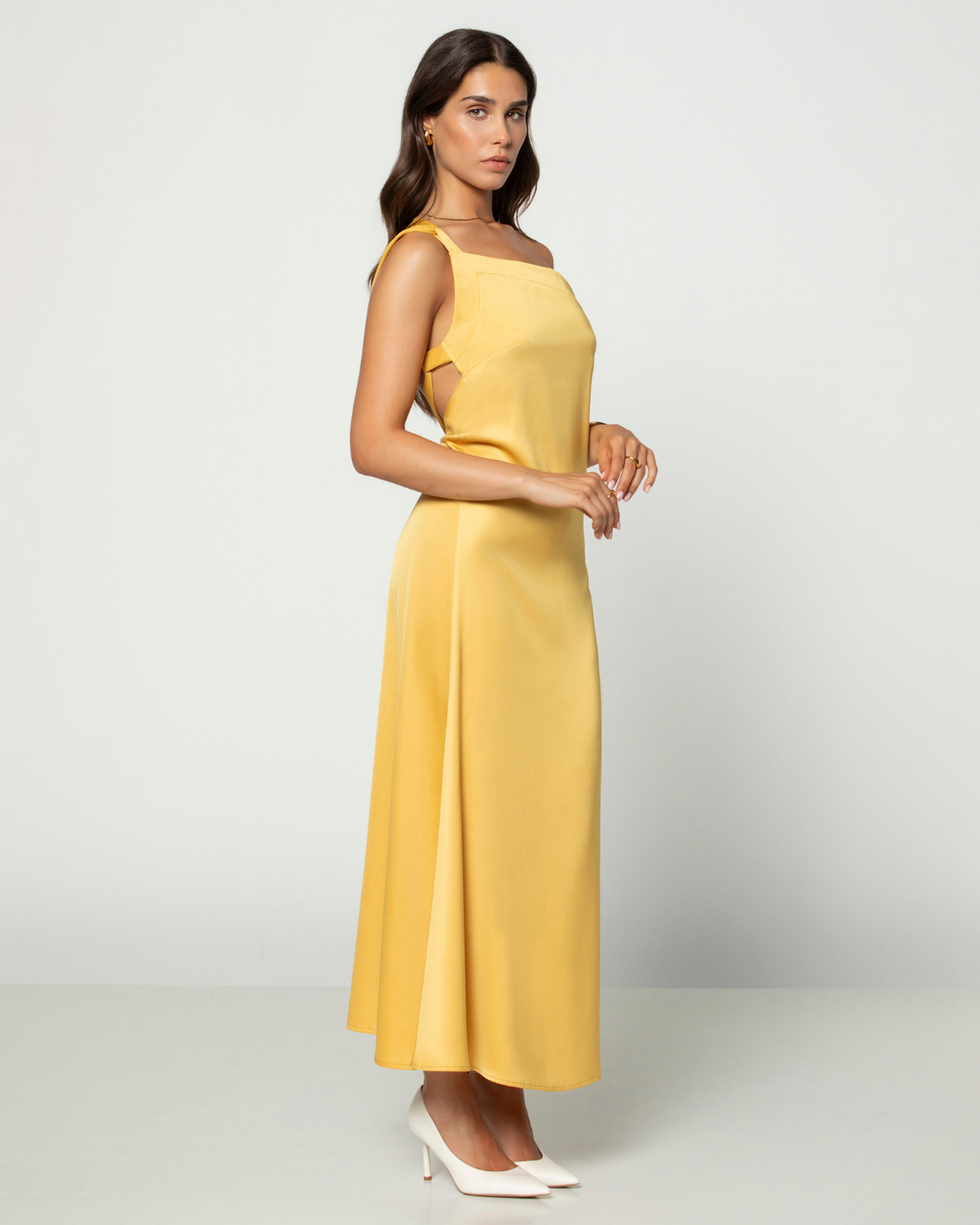 Kiara | Robe midi en satin asymétrique à une épaule