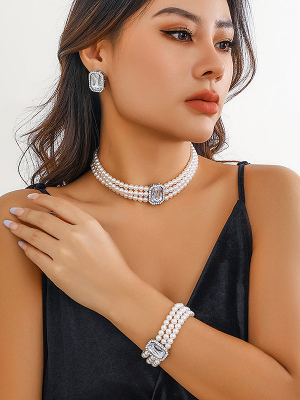 Parure bracelet, collier et boucles d'oreilles géométrique superposée à strass