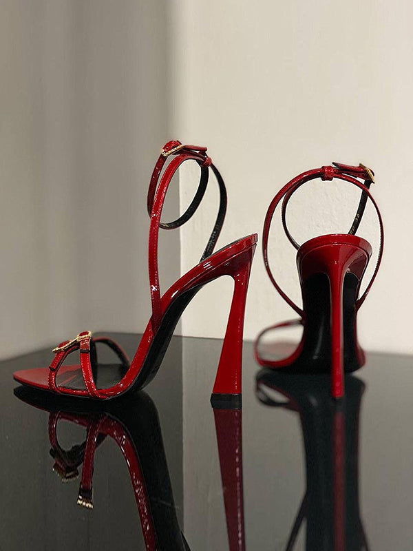 Sandales à talons à boucle de ceinture, à bout ouvert, à empiècements