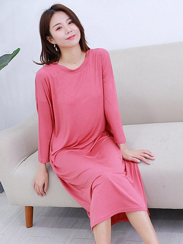Robe pyjama ample en modal à manches longues et fente sur le côté