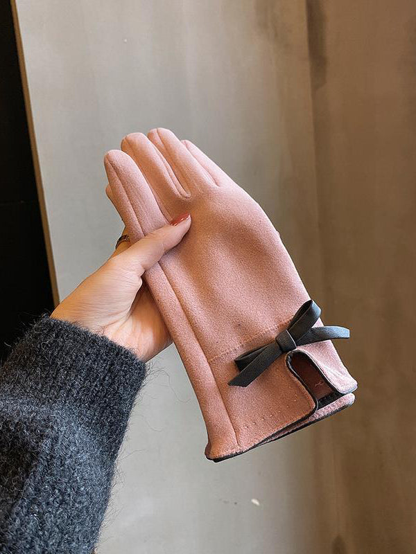 Gants à empiècements ornés d'un nœud