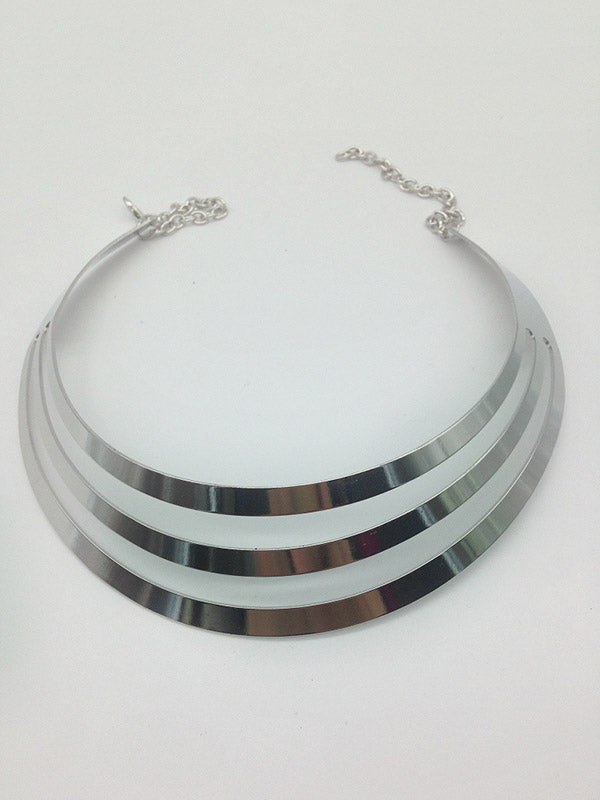 Collier géométrique ajouré à chaîne