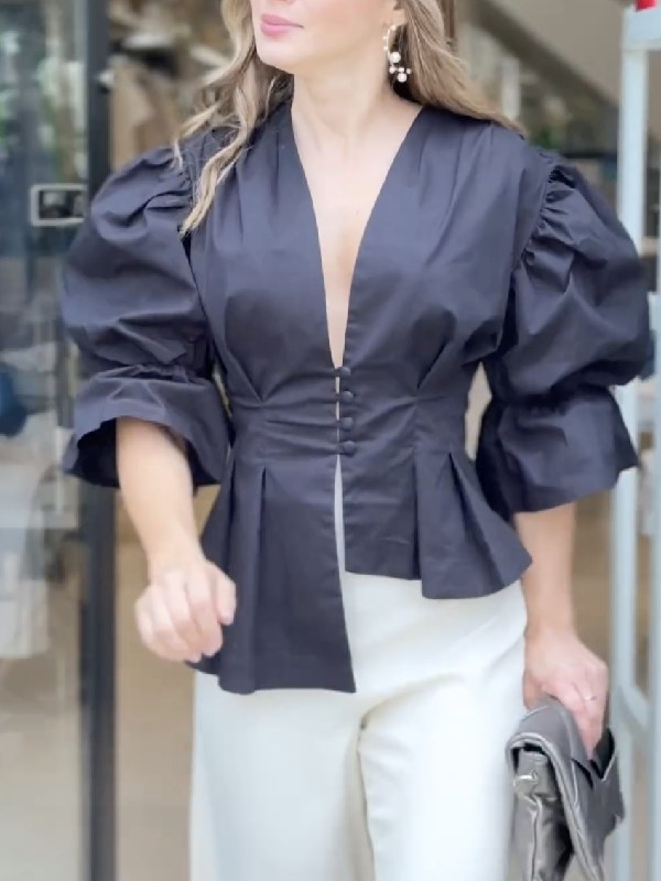 Chemisier asymétrique boutonné à ourlet plongeant, à manches bouffantes, à décolleté en V profond, couleur unie
