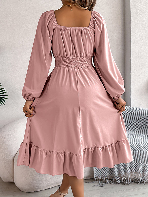Robe mi-longue plissée volantée coupe trapèze, à taille élastique, à col carré, couleur unie