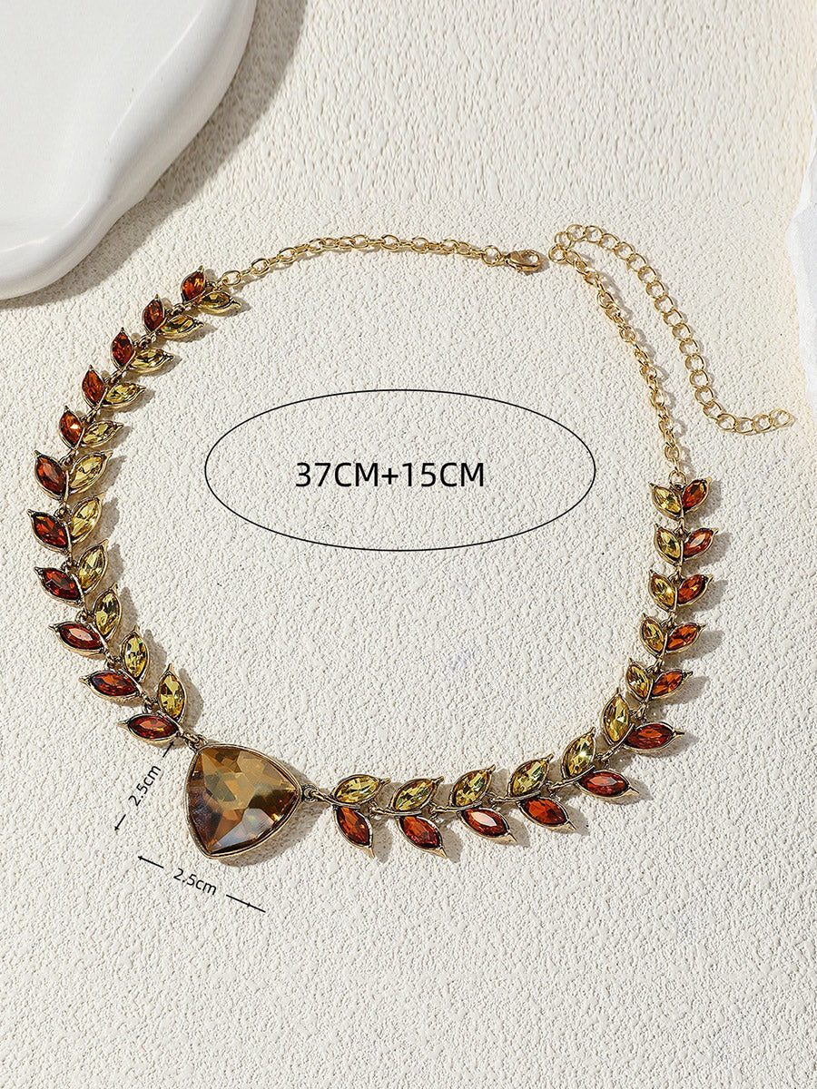 Collier à chaîne, en forme de feuilles, à strass