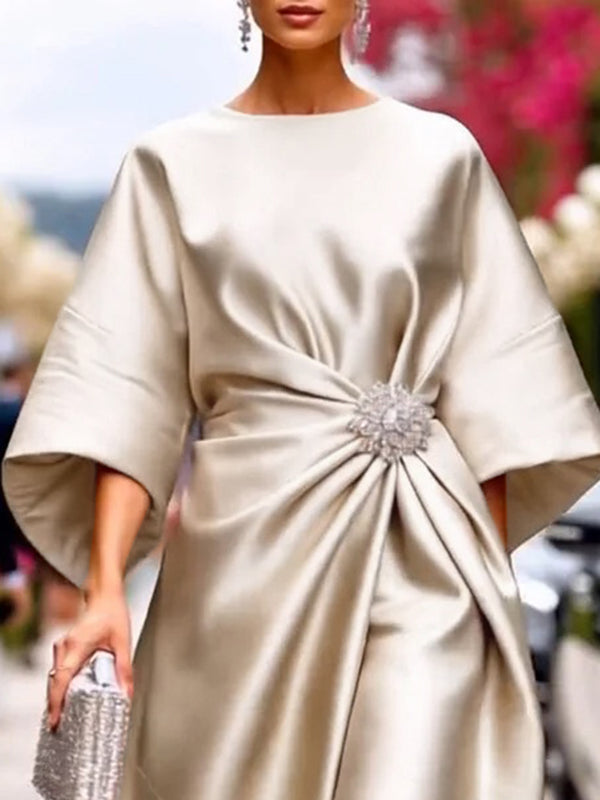 Robe longue ample asymétrique plissée à manches trois-quarts, à empiècements, à col rond
