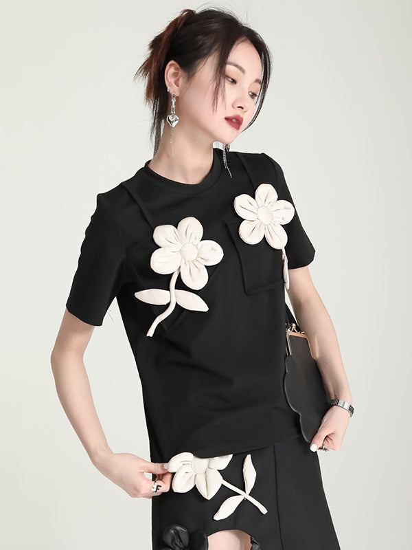 T-shirt original et élégant avec des appliques de couleur contrastée