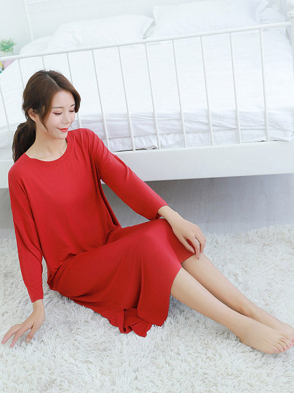 Robe pyjama ample en modal à manches longues et fente sur le côté