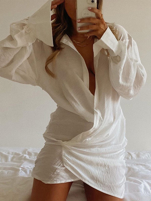 Robe chemise moulante plissée à manches longues, à décolleté en V profond, couleur unie