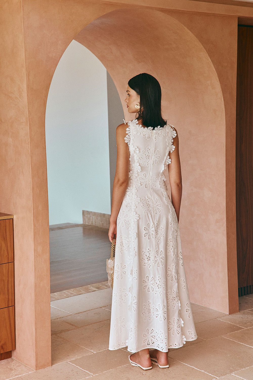 Elise | Robe midi sans manches brodée