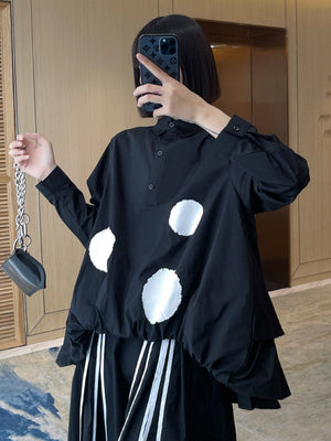 Chemisier simple imprimé à pois noirs et blancs, haut-bas