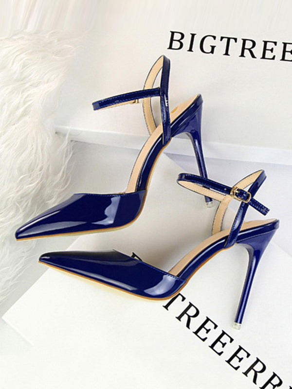 Sandales à talons brillantes à boucle de ceinture, à bout pointu, à empiècements