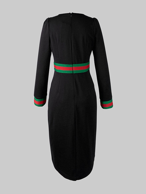 Robe courte rayée à manches longues, à décolleté en V profond