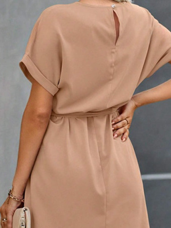 Robe courte ample à manches courtes, à taille nouée, à col rond, couleur unie