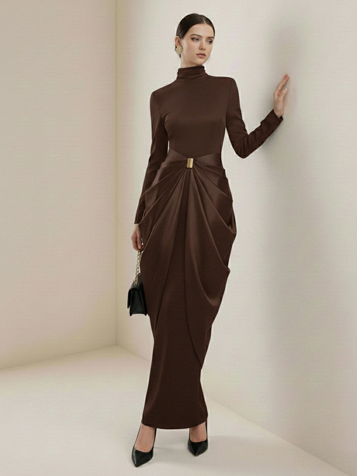 Robe de soirée longue drapée à manches longues, à boucle, à col haut