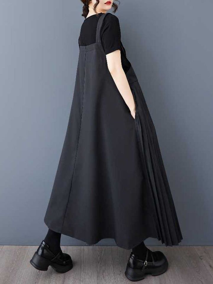 Robe mi-longue ample asymétrique boutonnée plissée coupe trapèze, à poches, à empiècements, à bretelles réglables, couleur contrastée