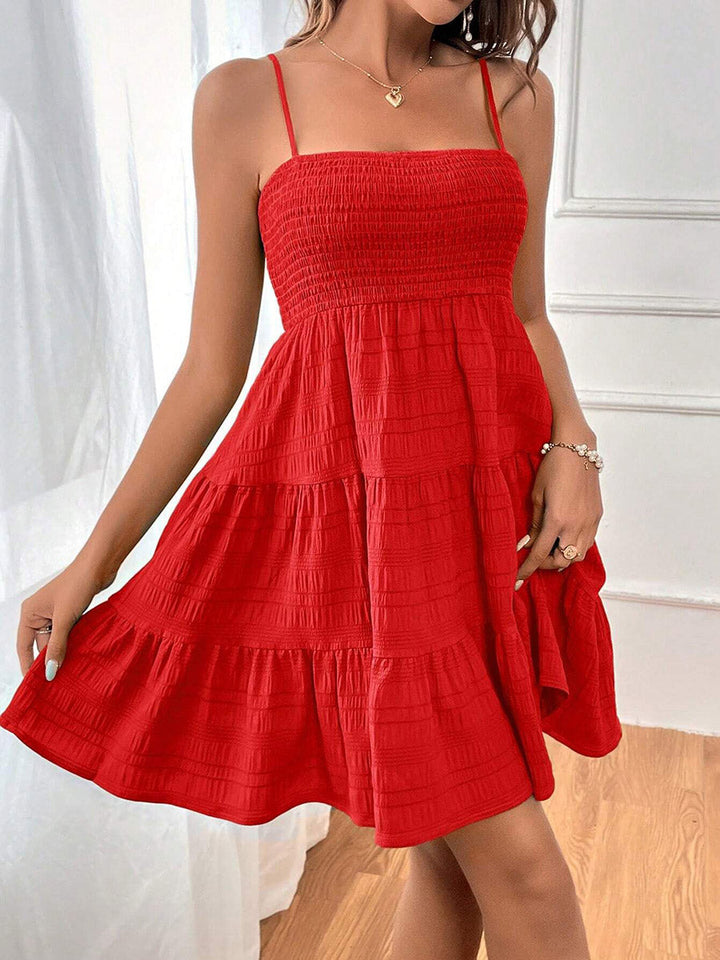 Robe courte plissée à taille élastique, taille haute, à empiècements, à fines bretelles, couleur unie