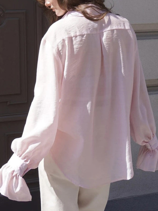 Chemisier ample plissé à manches bouffantes, à empiècements, à col revers, couleur unie