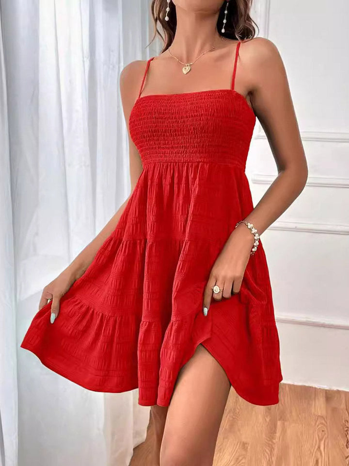 Robe courte plissée à taille élastique, taille haute, à empiècements, à fines bretelles, couleur unie