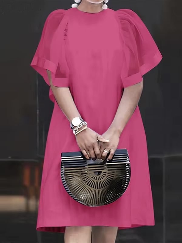 Robe courte plissée transparente à manches courtes, à empiècements, à col rond, couleur unie