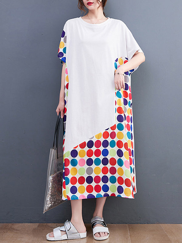Robe mi-longue ample multicolore à manches courtes, à pois, à empiècements, à col rond