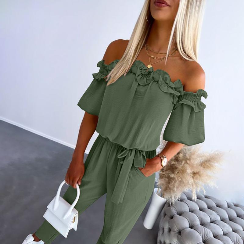 CAMILA – Jumpsuit élégant à épaules dénudées avec volant et ceinture à la taille