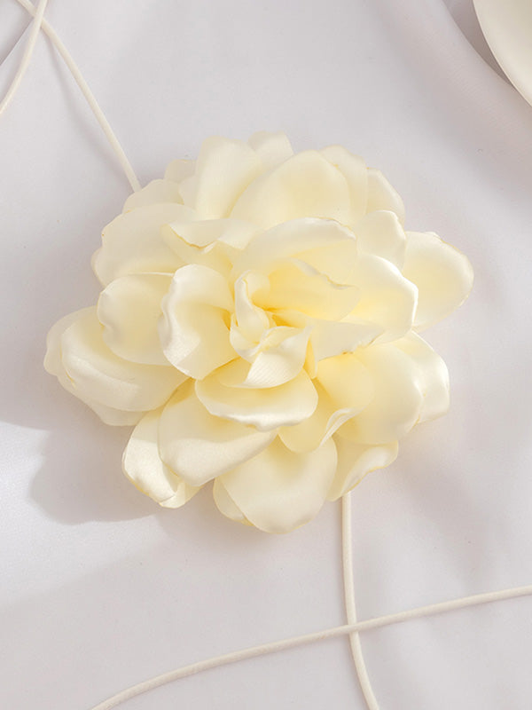Collier délicat en forme de fleur, à lacets