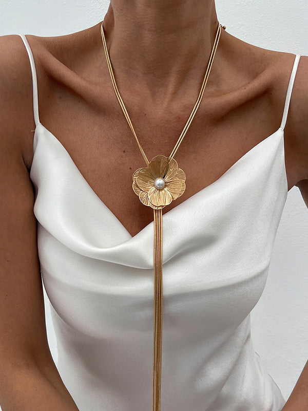 Collier en forme de fleur, à pompons