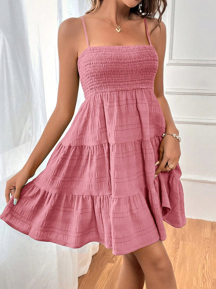 Robe courte plissée à taille élastique, taille haute, à empiècements, à fines bretelles, couleur unie