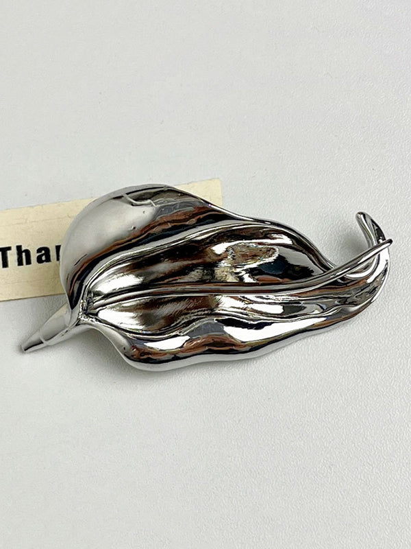 Broche géométrique en forme de feuilles