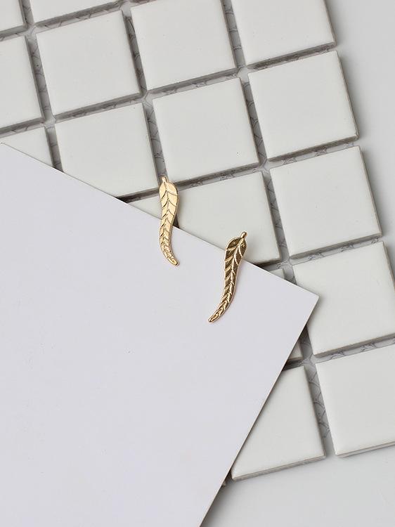 Accessoires de boucles d'oreilles à motif de feuilles