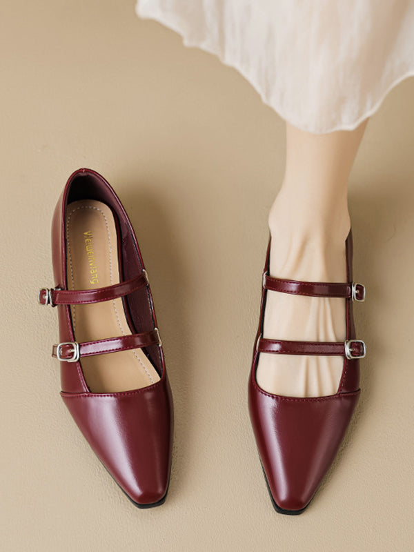 Chaussures plates à empiècements et bout pointu avec boucle de ceinture Mary Janes
