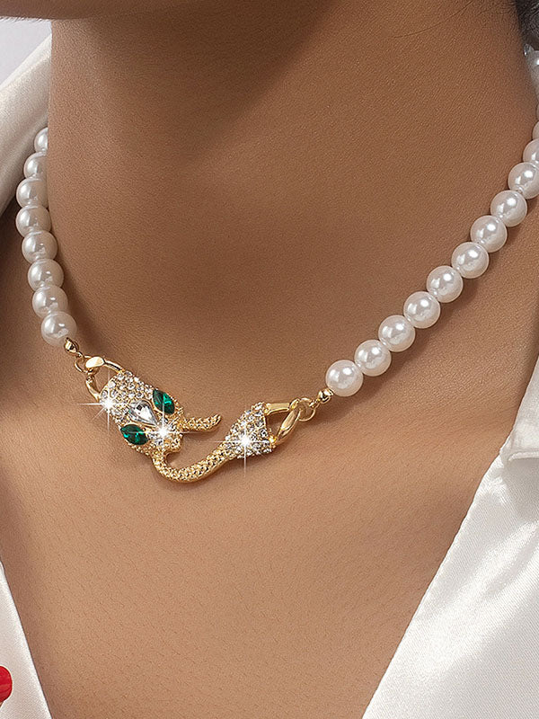 Collier perlé délicat en forme de serpent