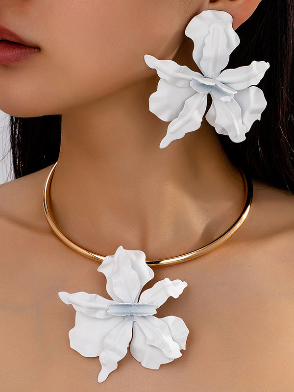 Parure boucles d'oreilles pendantes et collier en forme de fleur
