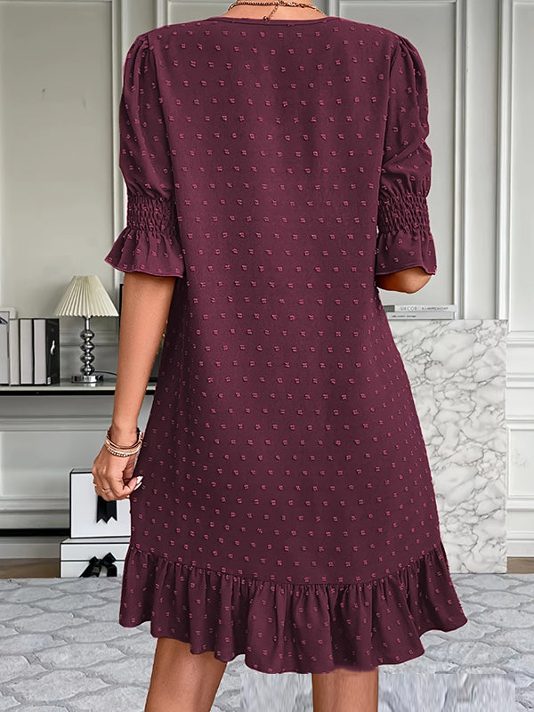Robe courte plissée coupe trapèze, à manches évasées, à taille élastique, en jacquard, à empiècements, à col en V, couleur unie
