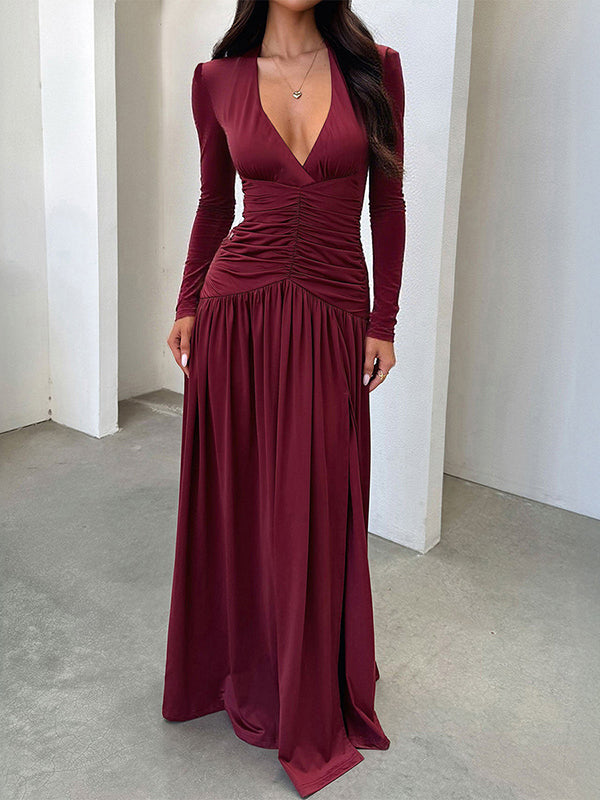 Robe longue moulante plissée fendue sur le côté coupe trapèze, à empiècements, à décolleté en V profond, couleur unie
