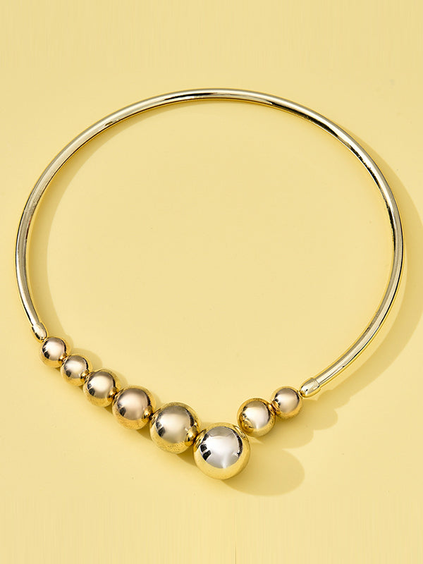 Collier asymétrique perlé délicat couleur unie