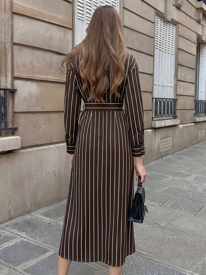 Robe chemise longue rayée fendue devant boutonnée avec ceinture, à manches trois-quarts, taille haute, à col revers