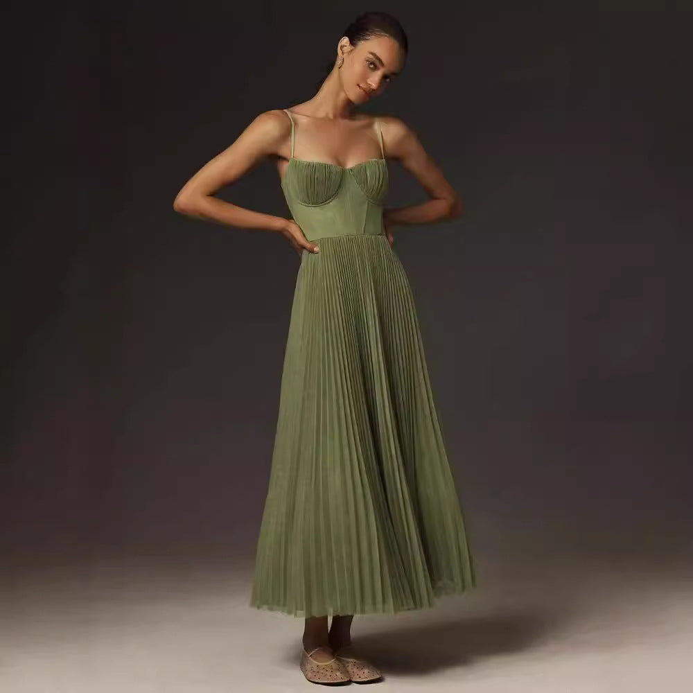 Elina - Robe maxi plissée à fines bretelles et coupe élégante