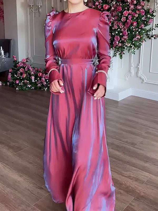 Robe longue plissée coupe trapèze, à manches longues, à taille nouée, à fermeture éclair, à col rond, couleur unie